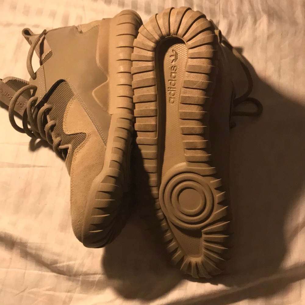 Shoes - Picture 3 of 4